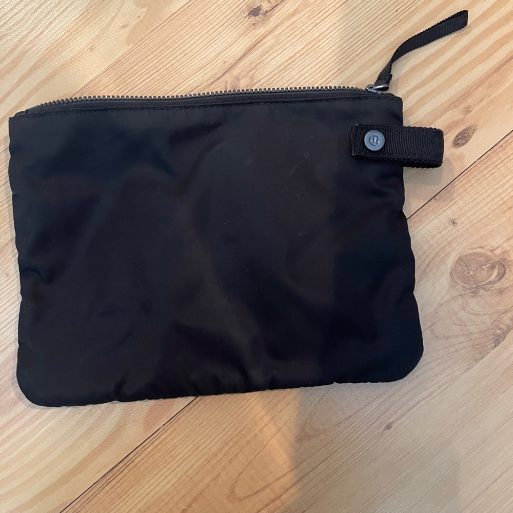 Lululemon travel bag with compartments
